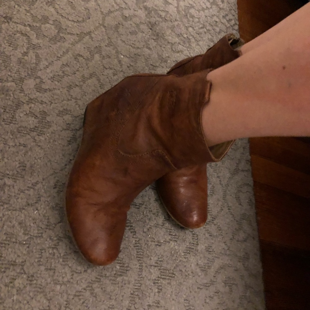 Frye Carson wedges 7.5 - Picture 8 of 8